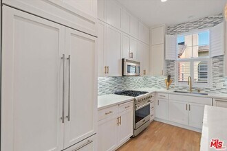 13020 Pacific Promenade in Los Angeles, CA - Building Photo - Building Photo