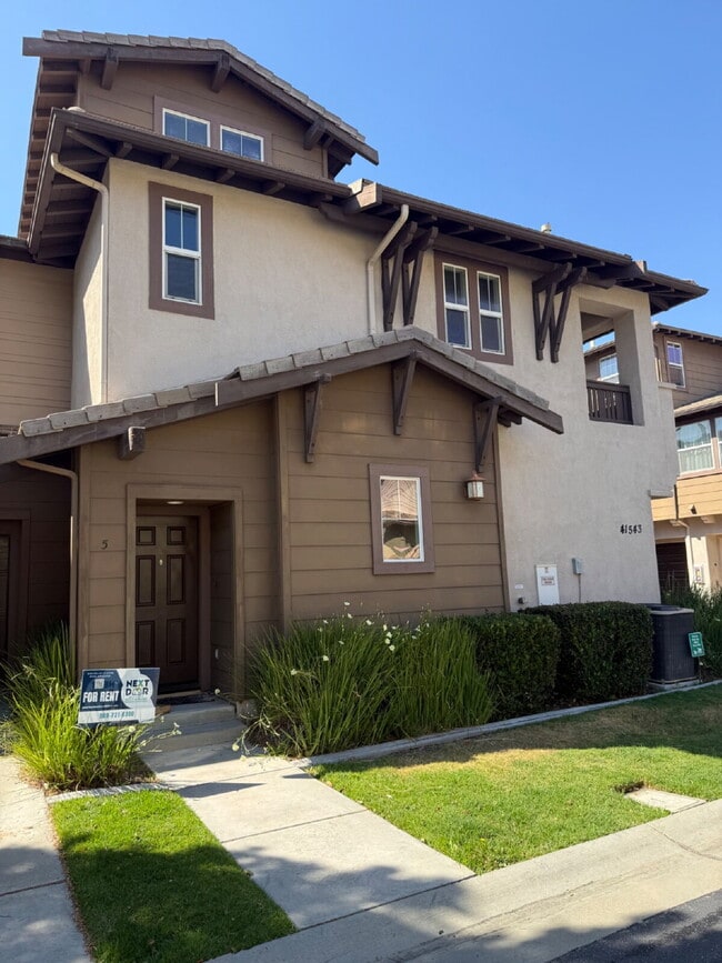 property at 41543 King Palm Ave