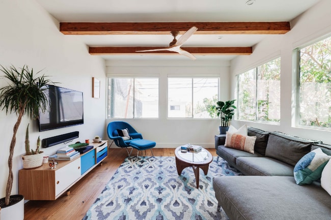 100 S Venice Blvd in Los Angeles, CA - Foto de edificio - Building Photo