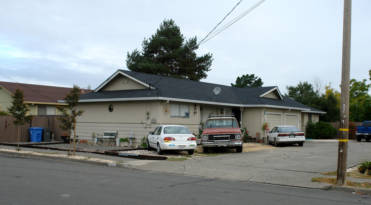 1137 Butte Ct in Santa Rosa, CA - Building Photo