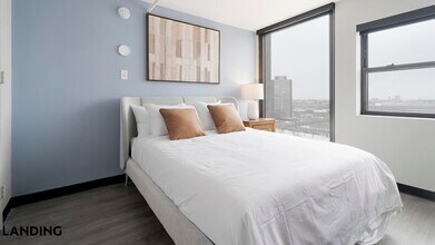 1922 W Ogden Ave, Unit 1114 in Chicago, IL - Building Photo - Building Photo