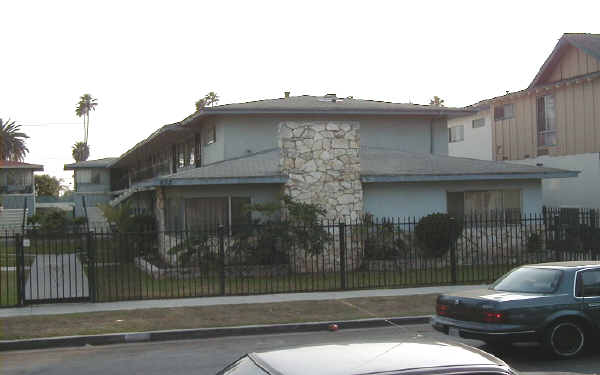 632 E 97th St in Inglewood, CA - Building Photo