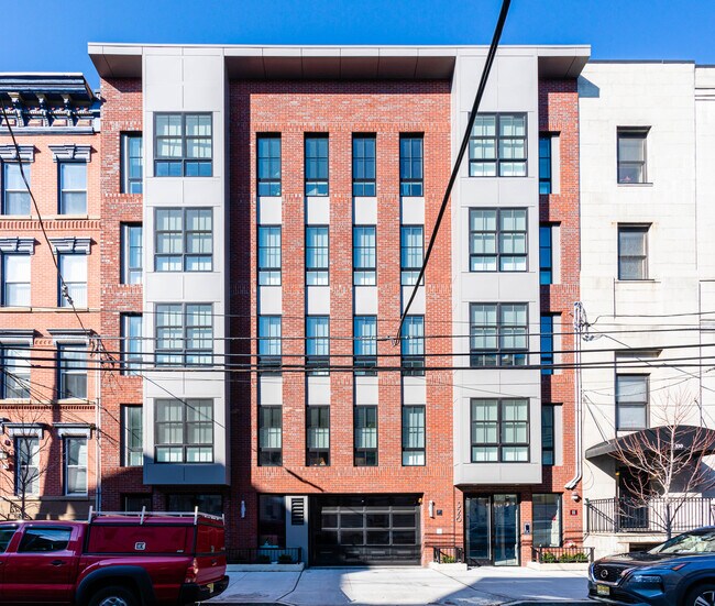 326 Grand St in Hoboken, NJ - Foto de edificio - Building Photo