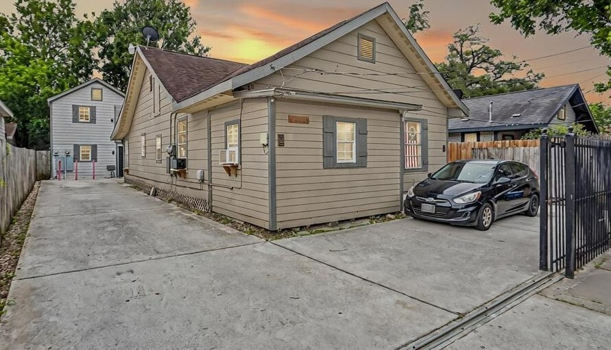 7044 Avenue E, Unit 3 in Houston, TX - Building Photo