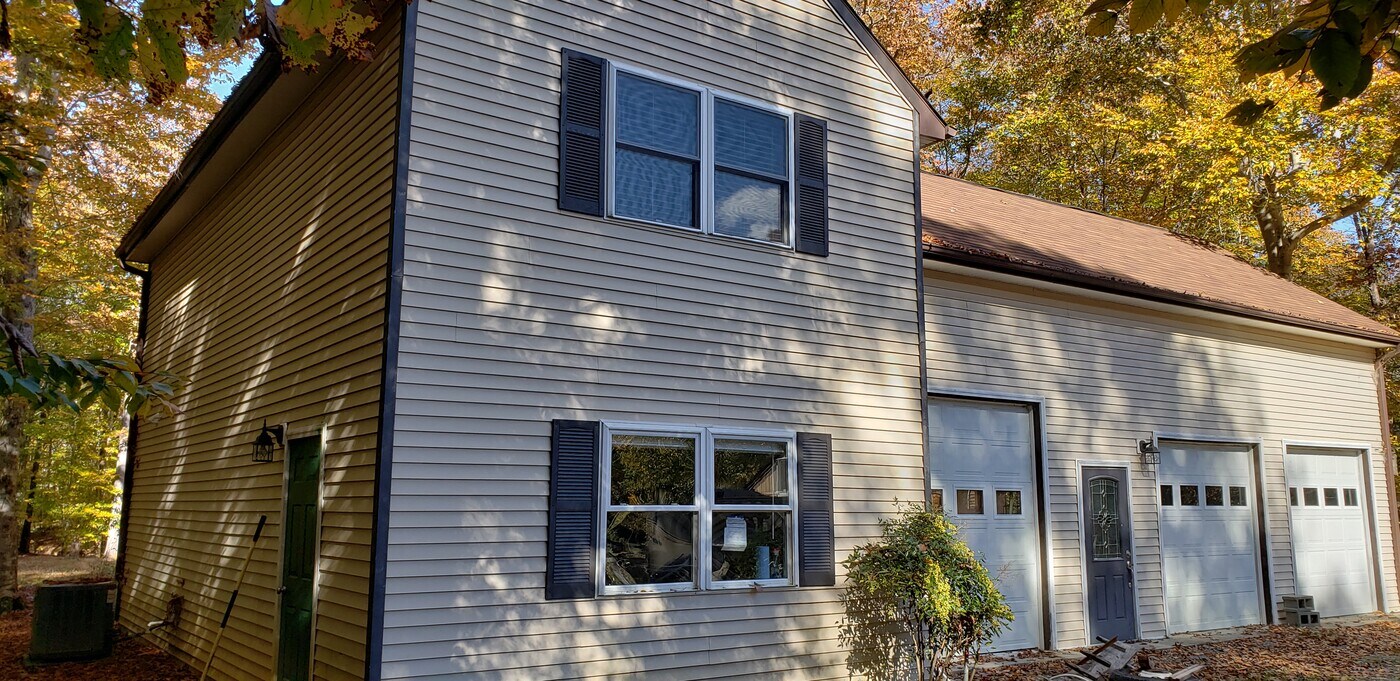 6514 Louisa Road in Keswick, VA - Building Photo