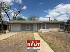 339 Brettonwood Dr in San Antonio, TX - Building Photo