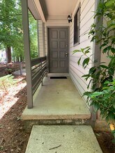 4912-4914 Edwards Mill Rd in Raleigh, NC - Foto de edificio - Building Photo