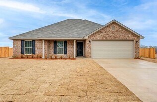 1884 Landing Pl in Deatsville, AL - Building Photo