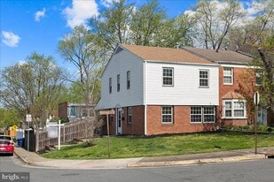 239 Nottoway St SE in Leesburg, VA - Building Photo