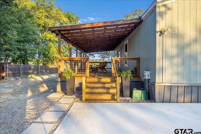 409 Willow Dr in Wills Point, TX - Foto de edificio - Building Photo