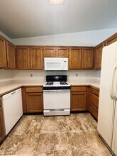 2537 Venus Way in Redding, CA - Building Photo - Building Photo