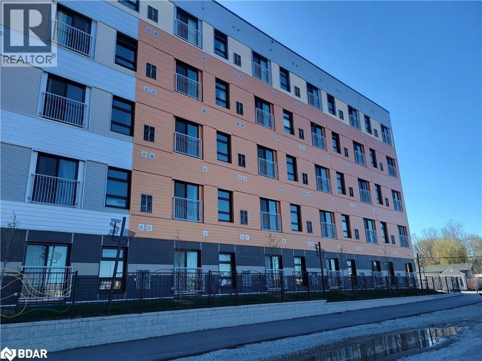 75 Barrie Rd in Orillia, ON - Building Photo