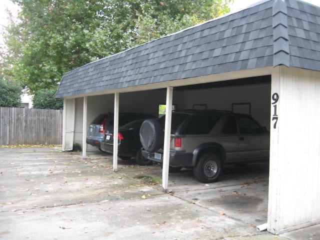 917 Royal Ct in Medford, OR - Foto de edificio - Building Photo