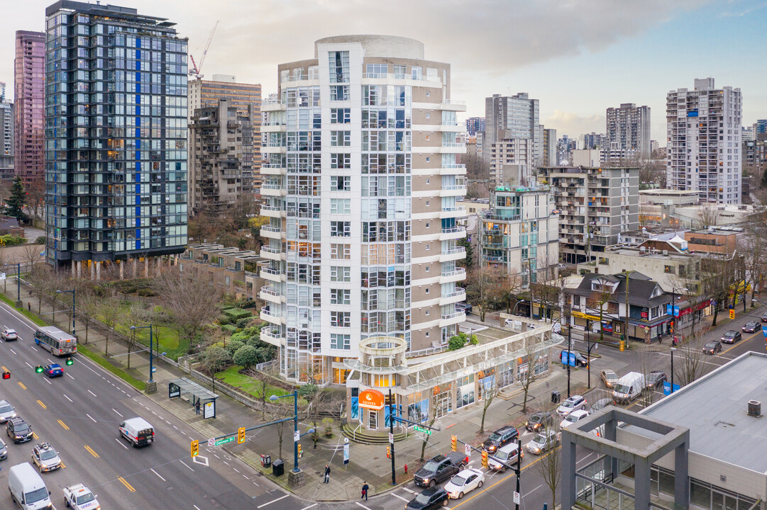 Devon Gate in Vancouver, BC - Building Photo