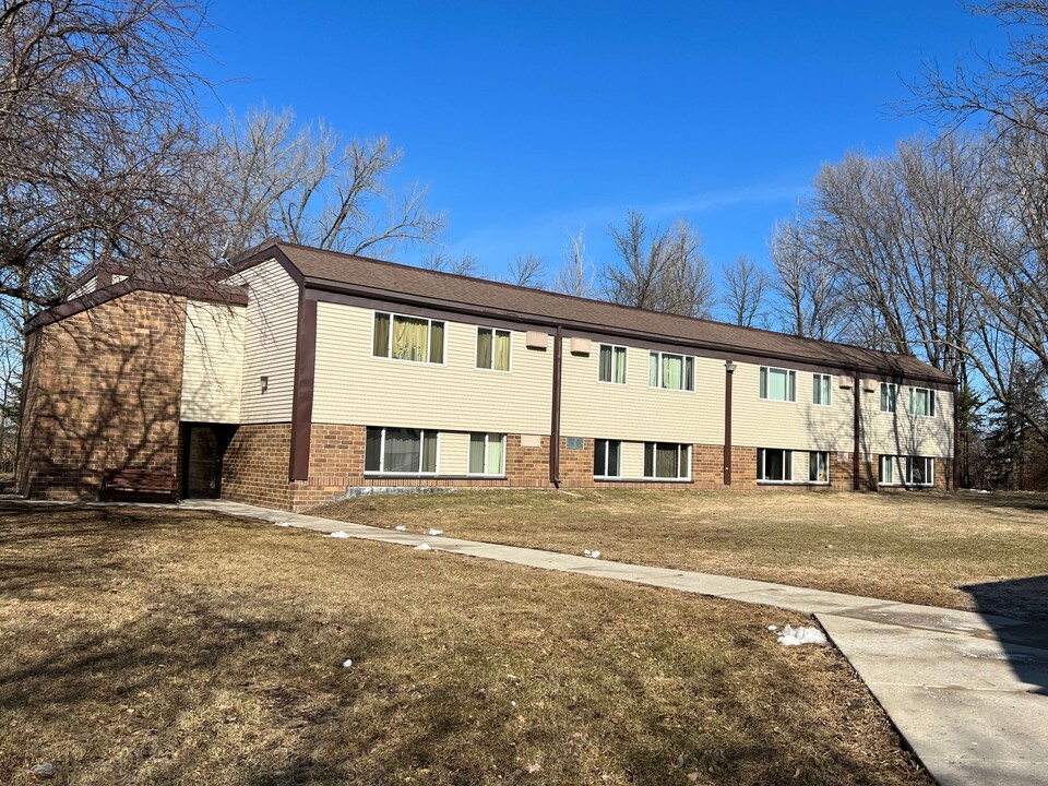 Westcourt Apartments in Olivia, MN - Building Photo