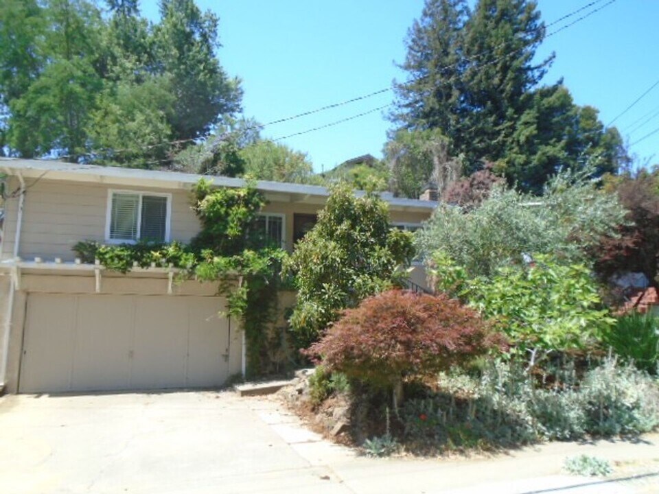 18357 Joseph Dr in Castro Valley, CA - Building Photo