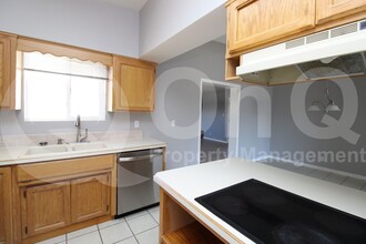 1502 W Helena Dr in Phoenix, AZ - Building Photo - Building Photo