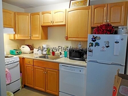 125 Trapelo Rd in Belmont, MA - Building Photo