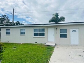 491 W Jordan Blvd in Pahokee, FL - Building Photo