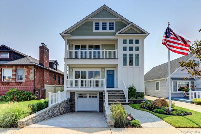 property at 538 W Walnut St