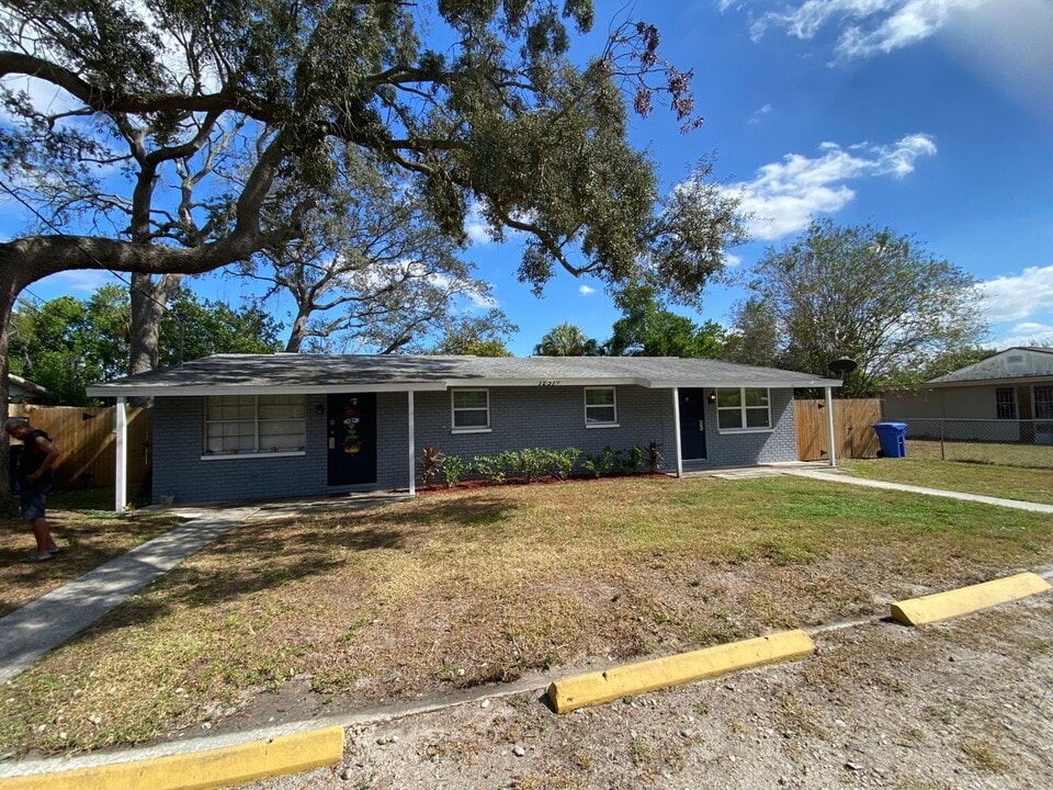 12319 N 9th St in Tampa, FL - Building Photo
