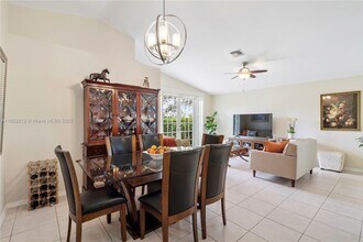 12077 SW 7th St in Pembroke Pines, FL - Building Photo - Building Photo
