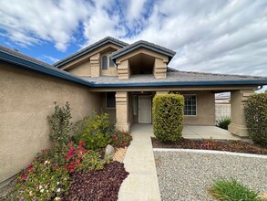 10300 Lanesborough Ave in Bakersfield, CA - Building Photo - Building Photo