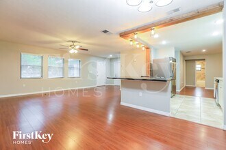 8340 Brandeis Cir W in Sarasota, FL - Building Photo - Building Photo