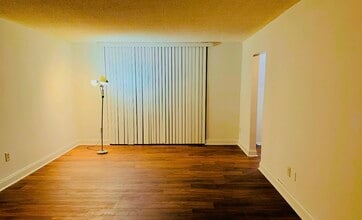 492 NW 165th Street Rd, Unit C216 in Miami, FL - Foto de edificio - Building Photo