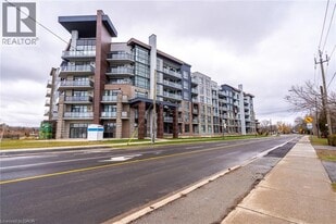 508 N Service Rd in Stoney Creek, ON - Building Photo