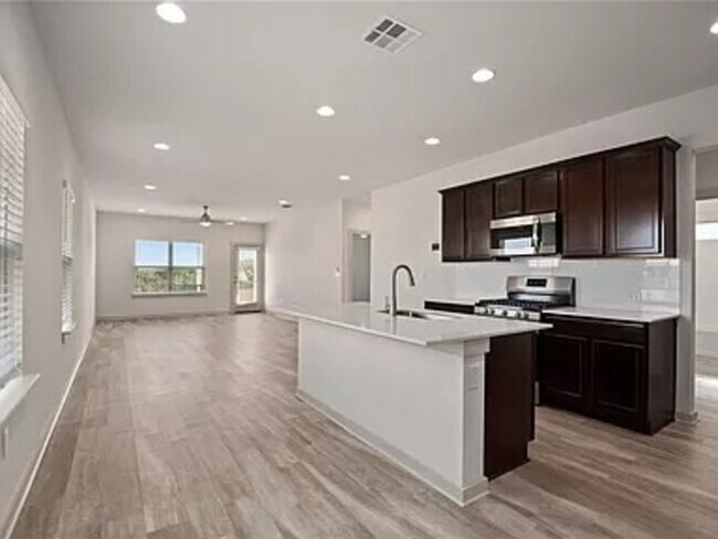 7717 Lowenfield Dr in Austin, TX - Building Photo - Building Photo