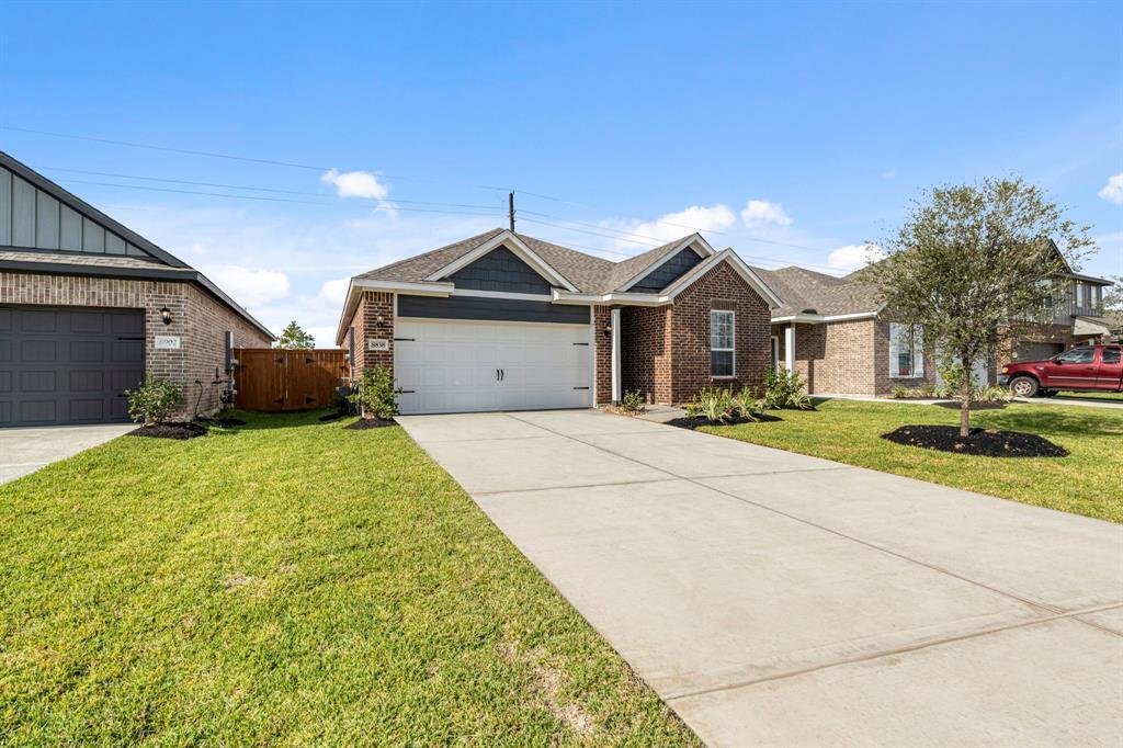 8946 Ice Quartz Dr in Arcola, TX - Building Photo