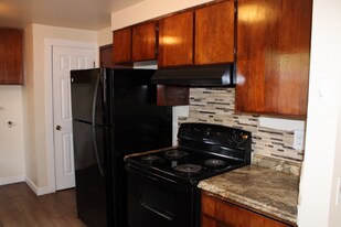 10915 SW Hall Blvd, Unit 1 in Portland, OR - Building Photo