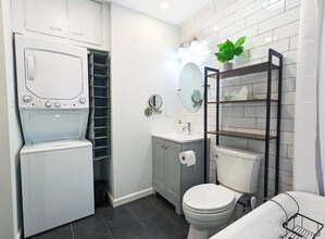 1102 S Buckingham Rd in Sterling, VA - Building Photo - Building Photo