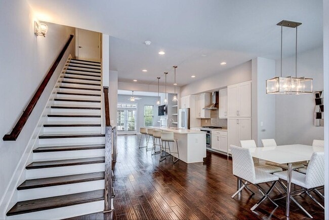 property at 728 Taylor Ct