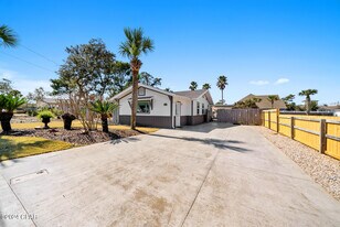 412 Lantana St in Panama City Beach, FL - Building Photo