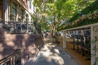 112 W 73rd St in New York, NY - Building Photo - Building Photo
