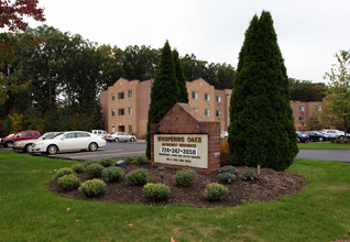 Whispering Oaks in Hermitage, PA - Foto de edificio - Building Photo