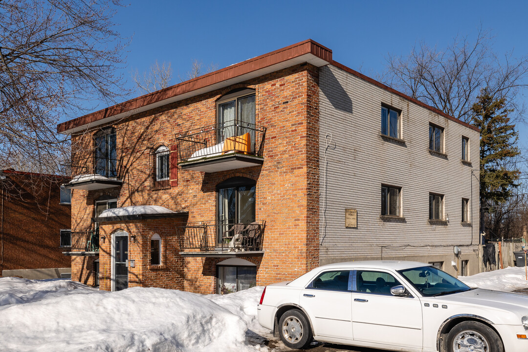 2285 Vallières Rue in Laval, QC - Building Photo