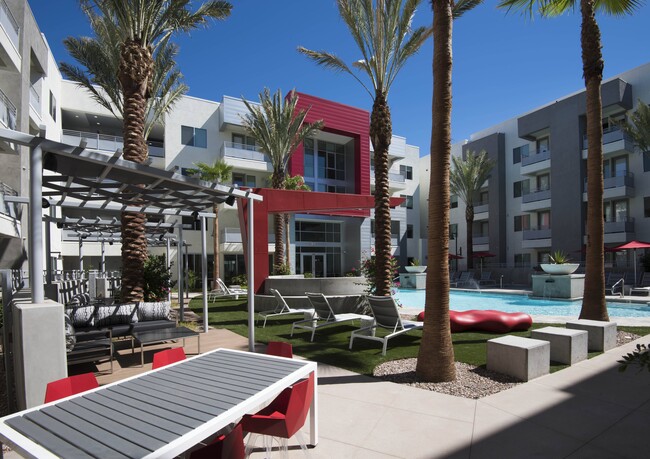 Muse Apartments in Phoenix, AZ - Foto de edificio - Building Photo