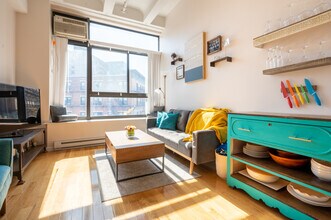 12 Stoneholm St, Unit 316 in Boston, MA - Foto de edificio - Building Photo