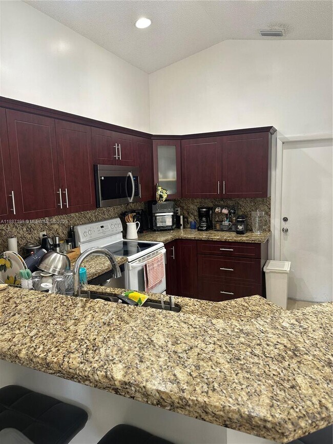 1669 Salerno Cir in Weston, FL - Building Photo - Building Photo