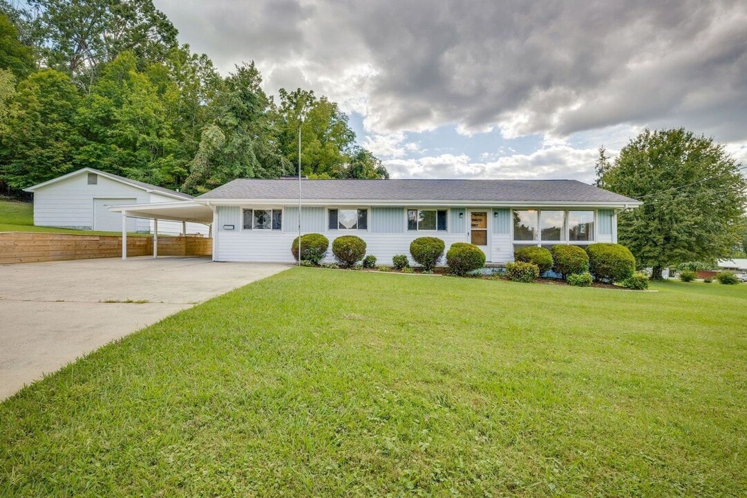 3905 Fairdale Rd in Kingsport, TN - Building Photo