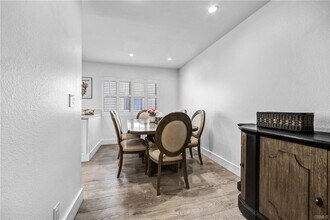 9552 Vía Venezia in Burbank, CA - Building Photo - Building Photo
