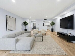 6009 E University Blvd in Dallas, TX - Building Photo - Building Photo