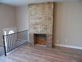105 S 18th St, Unit apt A in Pittsburgh, PA - Building Photo