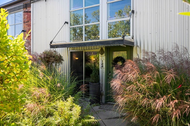 3033 Blake St, Unit 124 in Denver, CO - Foto de edificio - Building Photo