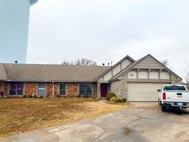 7330 S Canton Ave in Tulsa, OK - Building Photo