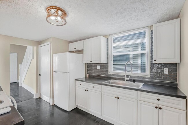 property at 172 S Richardson Ave
