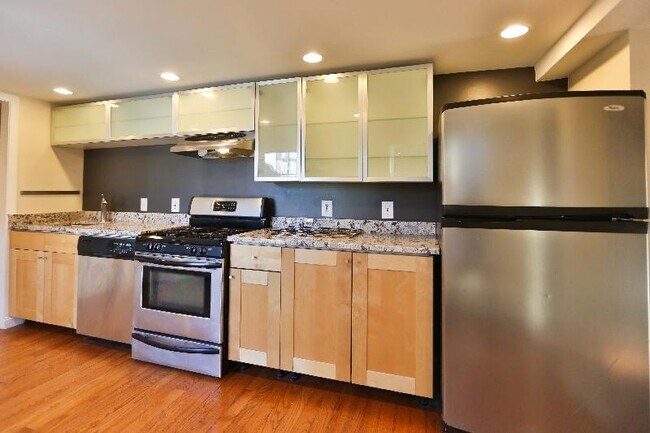 82 Bremen St, Unit 2 in Boston, MA - Building Photo - Building Photo